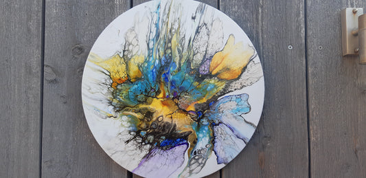 Gedeconstrueerde bloem op rond canvas